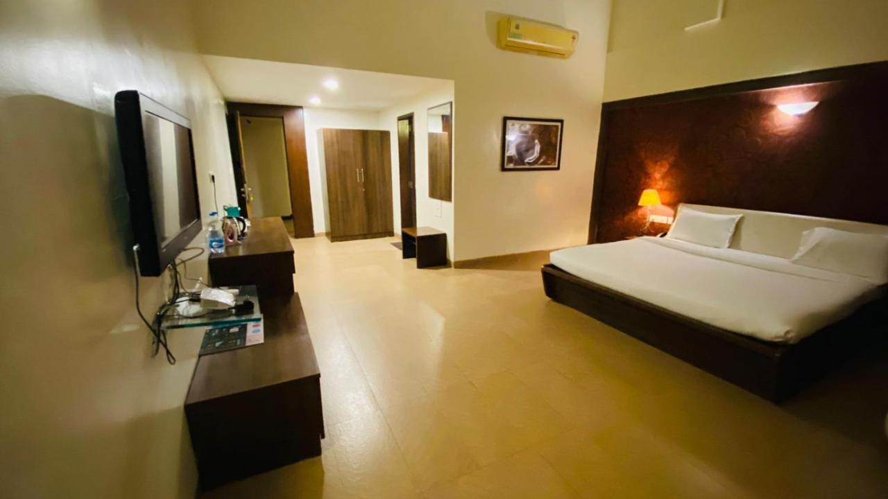 The Cliff Otel Pune Dış mekan fotoğraf